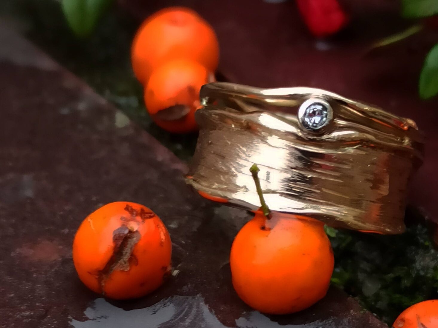 Handmade 18k gold ring with diamond Herolda Jewellery
